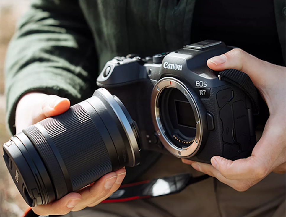 Aparat Canon EOS R7 + Obiektyw RF-S 18-150mm Aparat Canon EOS R7 + Obiektyw RF-S 18-150mm