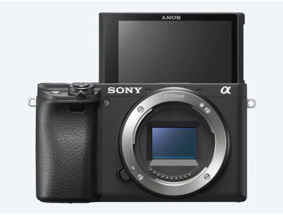 Aparat Sony α6400 + 16-50mm f/3.5 - 5.6 Aparat Sony α6400 + 16-50mm f/3.5 - 5.6