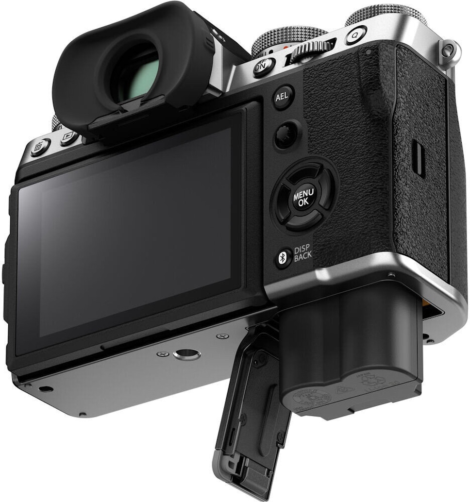 Aparat FUJIFILM X-T5 Srebrny + Obiektyw XF 18-55mm f/2.8-4 R LM OIS Aparat FUJIFILM X-T5 Srebrny + Obiektyw XF 18-55mm f/2.8-4 R LM OIS